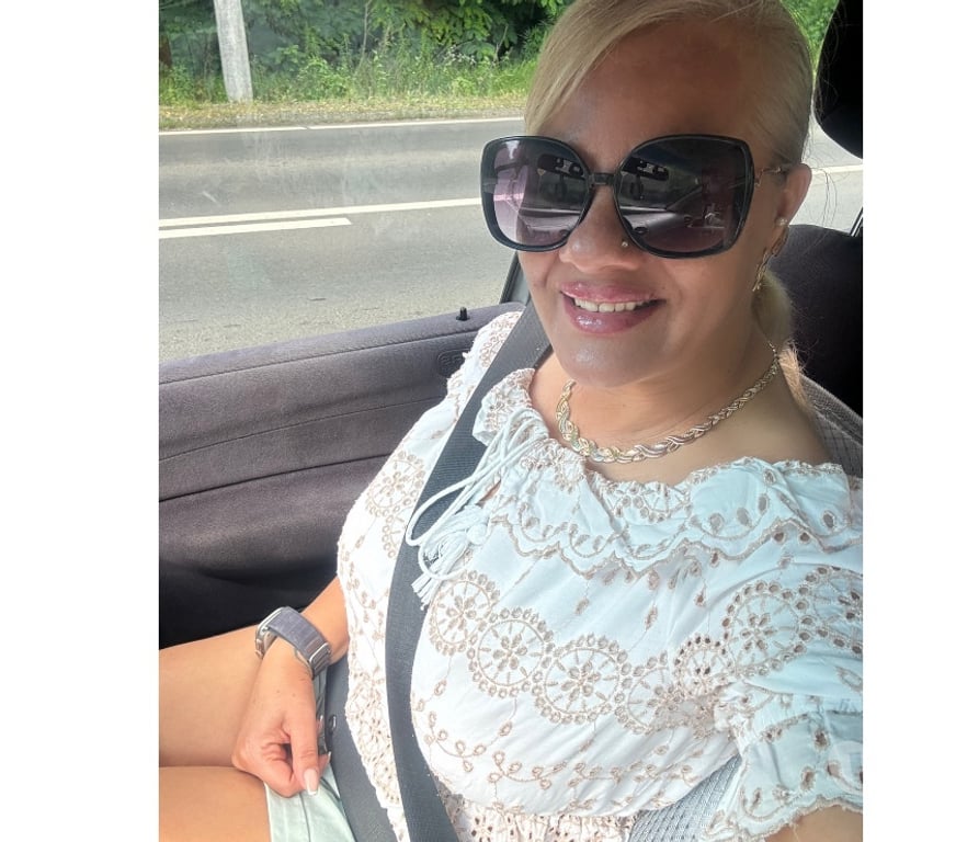 Escorts Hertfordshire Stevenage - Photos for Sexy Suzy milf new girl In Stevenage !