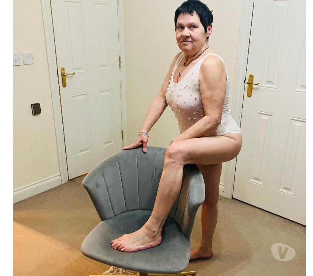 Escorts West London Hillingdon - Photos for Passionate mature lady looking for fun