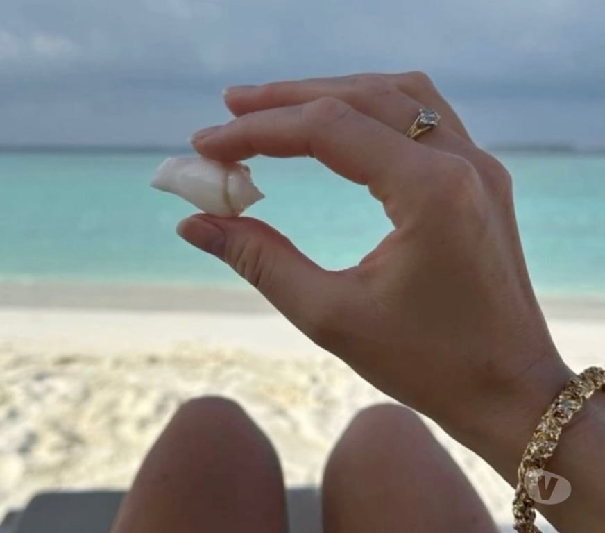 Escorts South East London Greenwich - South East London - Photos for Blonde Bustyyyy