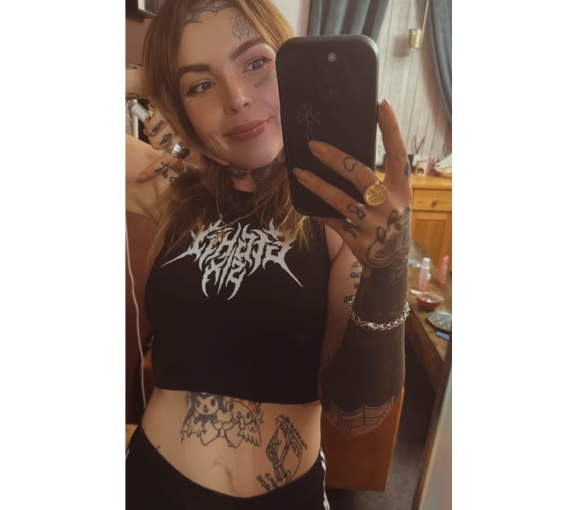  Escorts Warmsworth Doncaster - Photos for English and heavily tattood brunette girl
