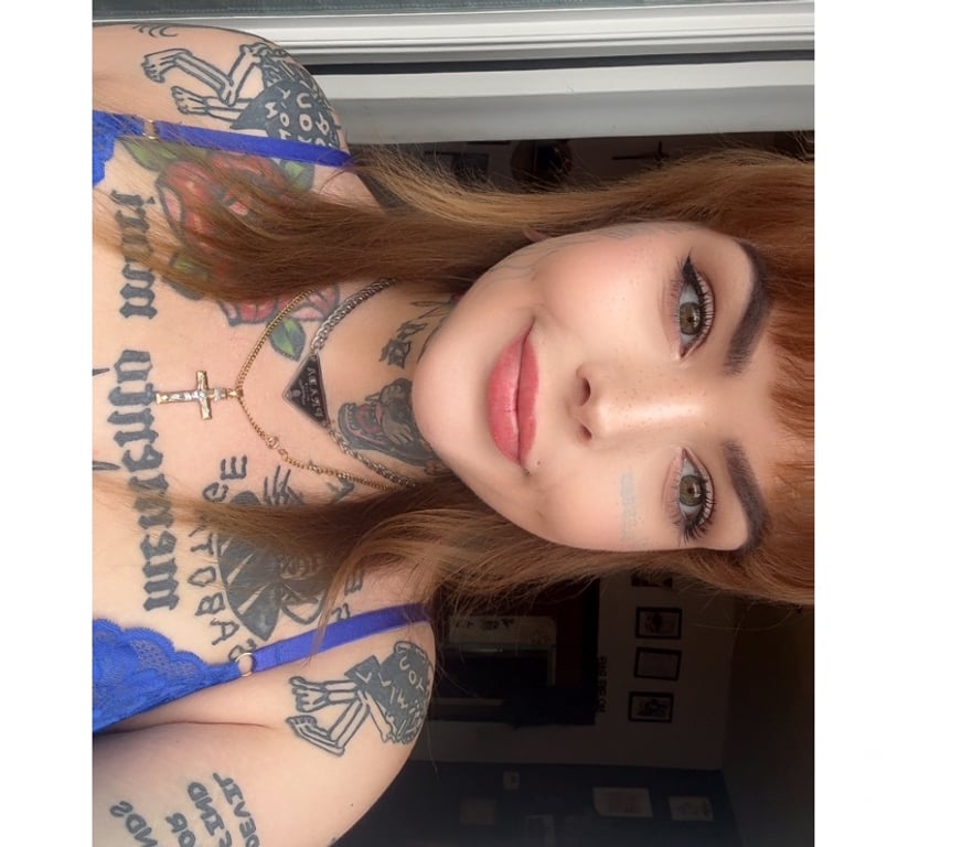 Escorts South Yorkshire Doncaster - Photos for English and heavily tattood brunette girl