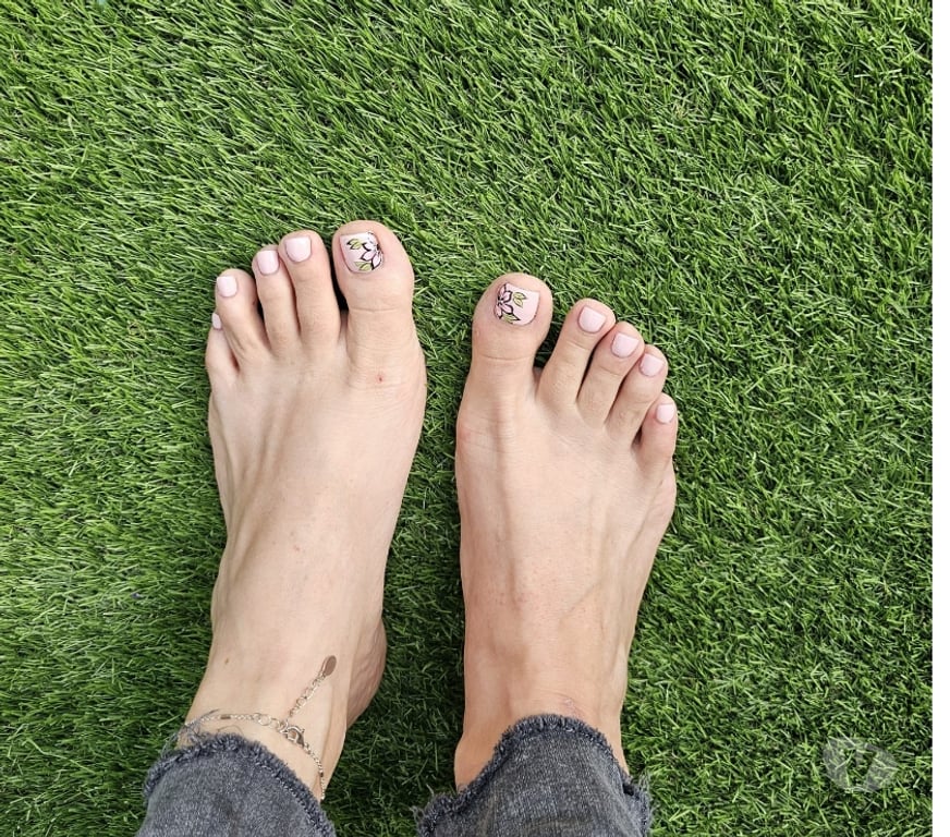 Escorts North West London Willesden Green - North West London - Photos for Foot fetish ? Yes ,please!