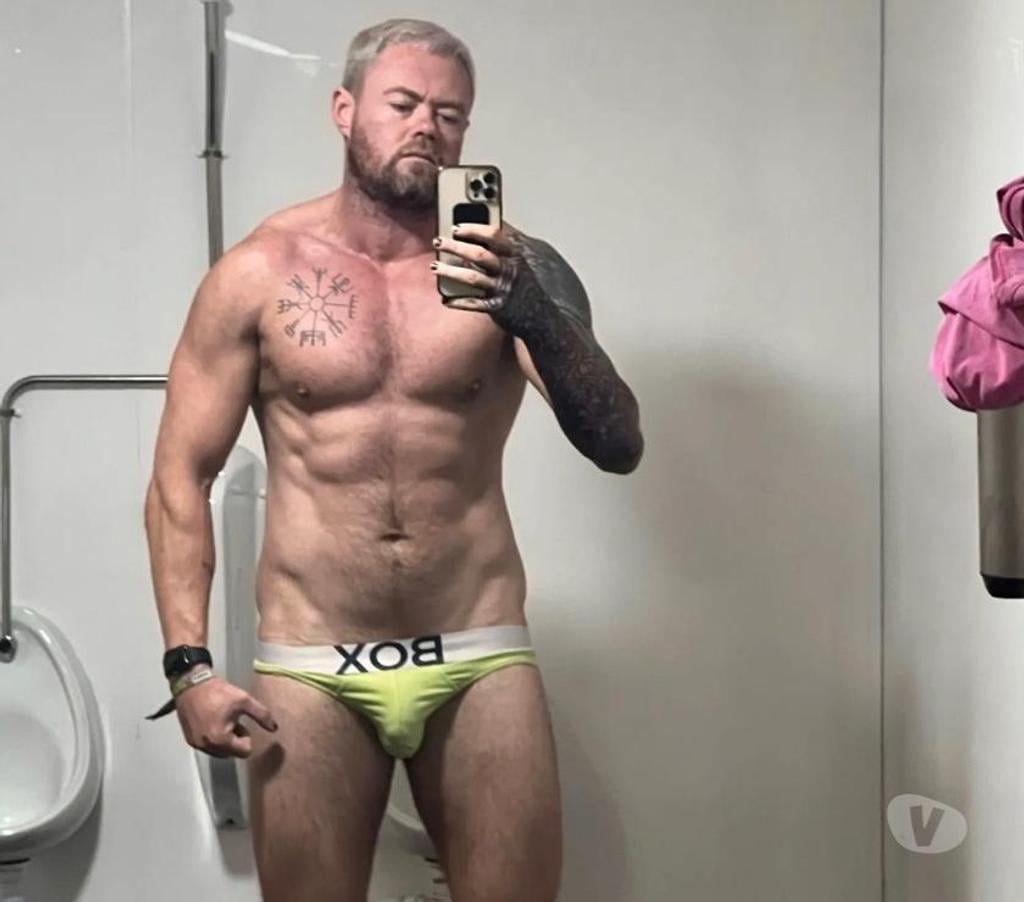 Gay massage West Midlands Birmingham - Photos for Xl thick Hung Muscle Top Vers - massage n more available NOW