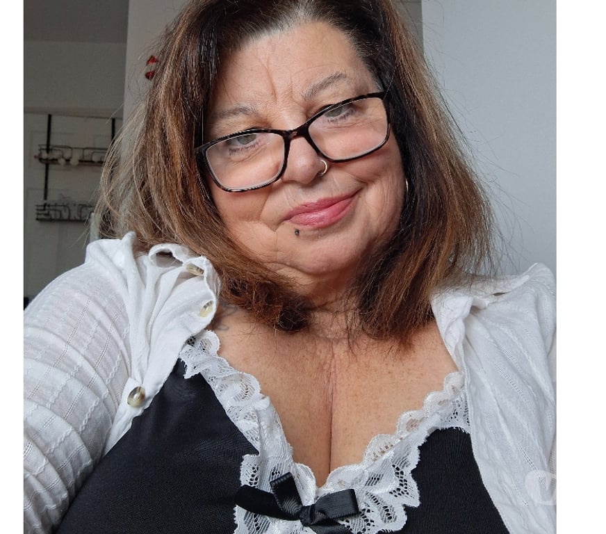 Adult Entertainment South Yorkshire Sheffield - Photos for CONFIDENT COUGAR .....07435367004