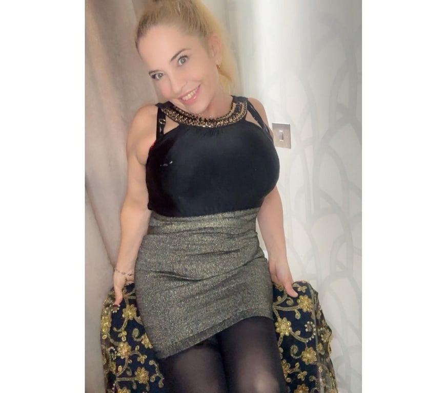 Escorts East London Commercial Road - East London - Photos for Coquettish British Bombshell 💄✨ Superbusty, Sensual