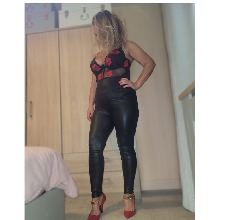 Escorts West Yorkshire Kirklees - Photos for Escort and & Adult Services with Chelsee 😍🤪💦