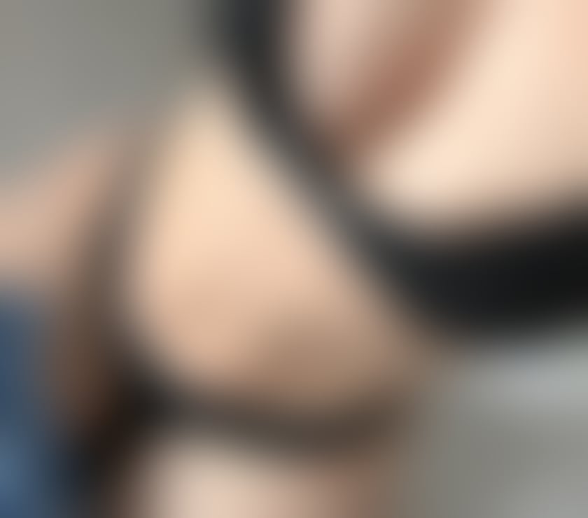 Escorts West Yorkshire Leeds - Photos for Sara 🙂 last week xx Av till 10 PM