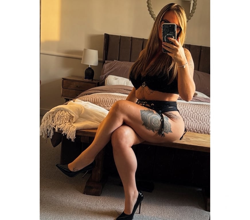Adult Entertainment South West London Chelsea - South West London - Photos for OFFERS!. 47yrs old, British MILF natural 36F huge ass too!
