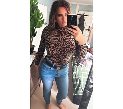 Photos for 47 yrs old British MILF 36F natural with big 🍑ONLINE