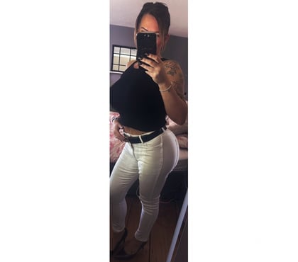 Photos for 47 yrs old British MILF 36F natural with big 🍑