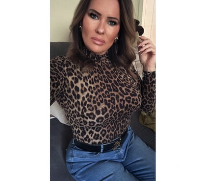 Photos for Red 💋 & heels! 47 yrs old British MILF 36F natural!