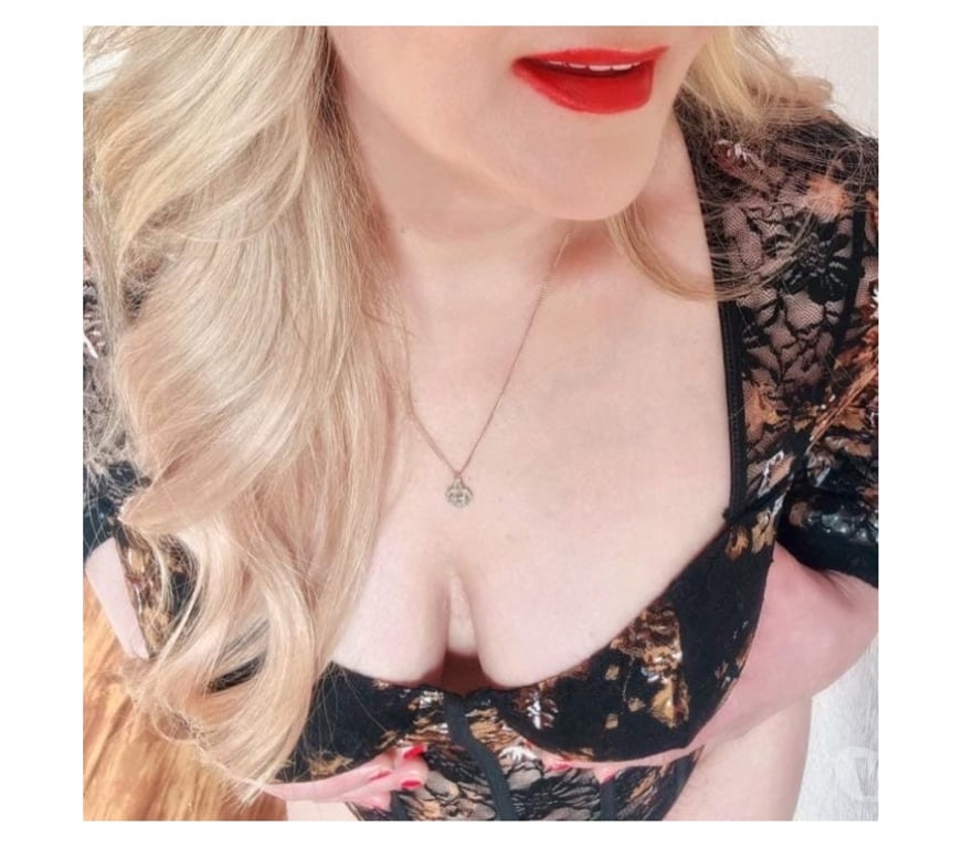 Escorts North London Finchley - North London - Photos for Mature stunning blonde Alex ⭐️🔥🔥🔥