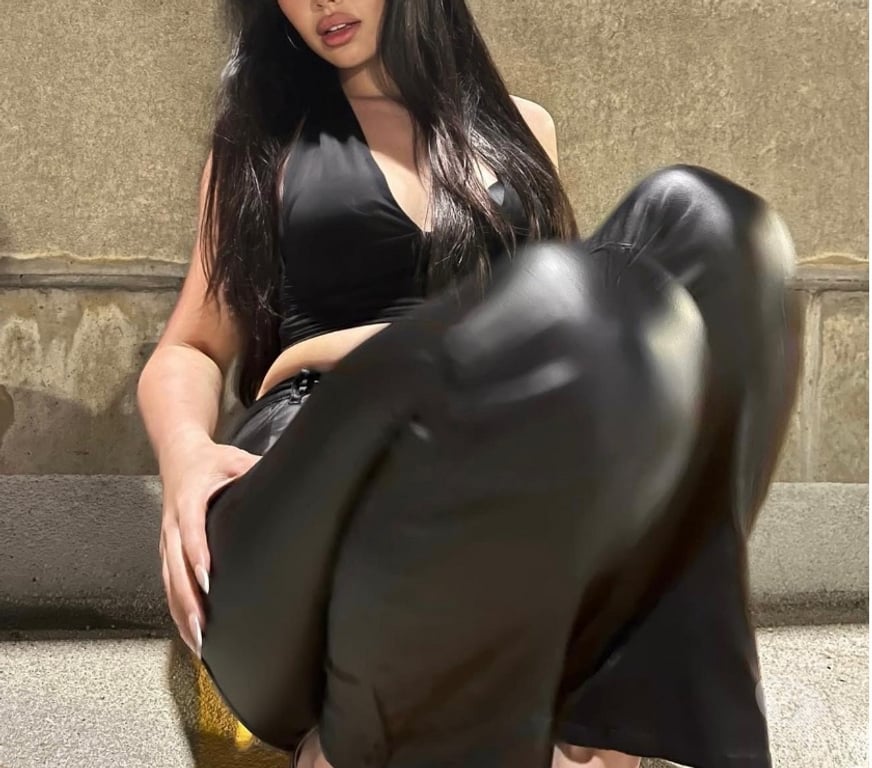 Adult Entertainment Central London London Bridge Station - Central London - Photos for Cute brunette natural lets chat! 💋