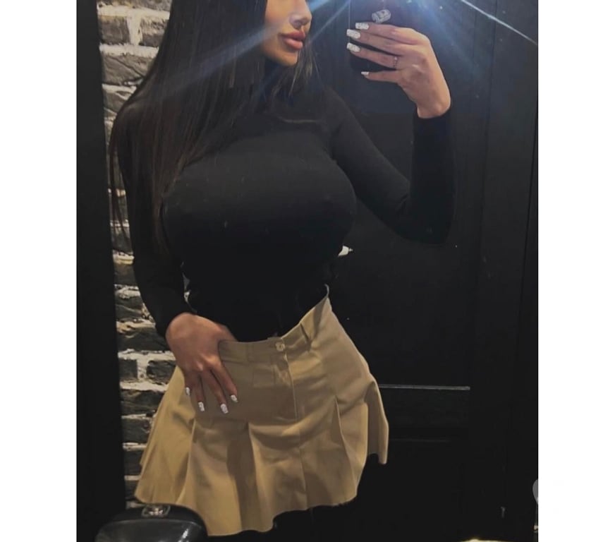 Adult Entertainment Central London London Bridge Station - Central London - Photos for Cute brunette natural lets chat! 💋