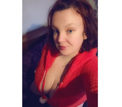 Photos for 💋 busty Bella 💋5 mins £10💋 38H pierced nips 🍒