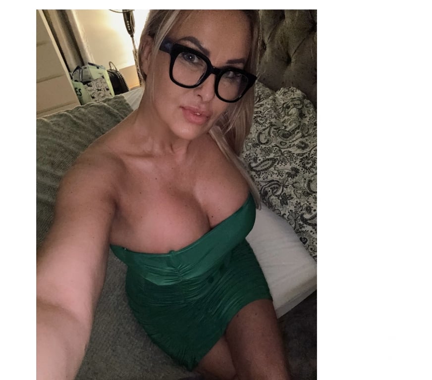 Escorts Reading Reading Town Centre - Reading - Photos for Polish Pie Pandora Slimmer figure!Hot behind view