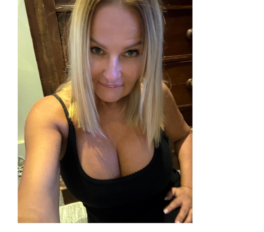 Escorts Reading Reading Town Centre - Reading - Photos for Polish Pie Pandora Slimmer figure!Hot behind view