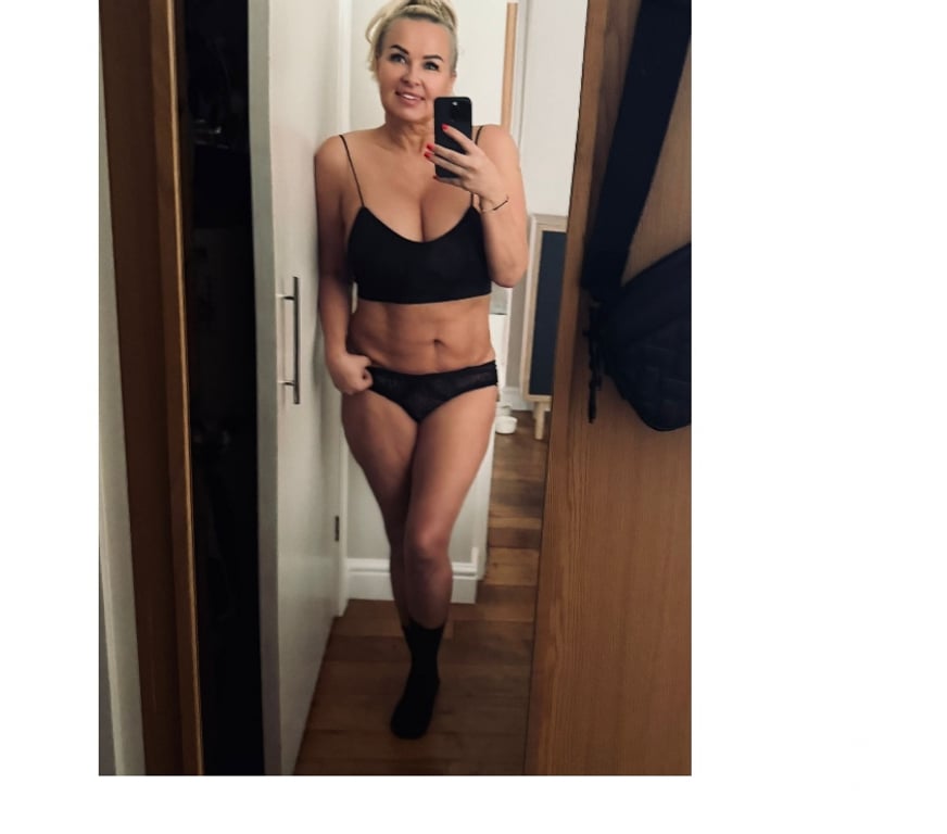 Escorts Reading Reading Town Centre - Reading - Photos for Polish Pie Pandora Slimmer figure!Hot behind view