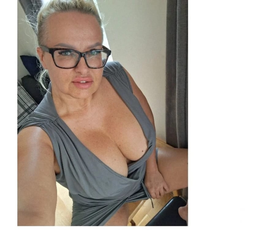 Escorts Reading Reading Town Centre - Reading - Photos for Polish Pie Pandora Slimmer figure!Hot behind view