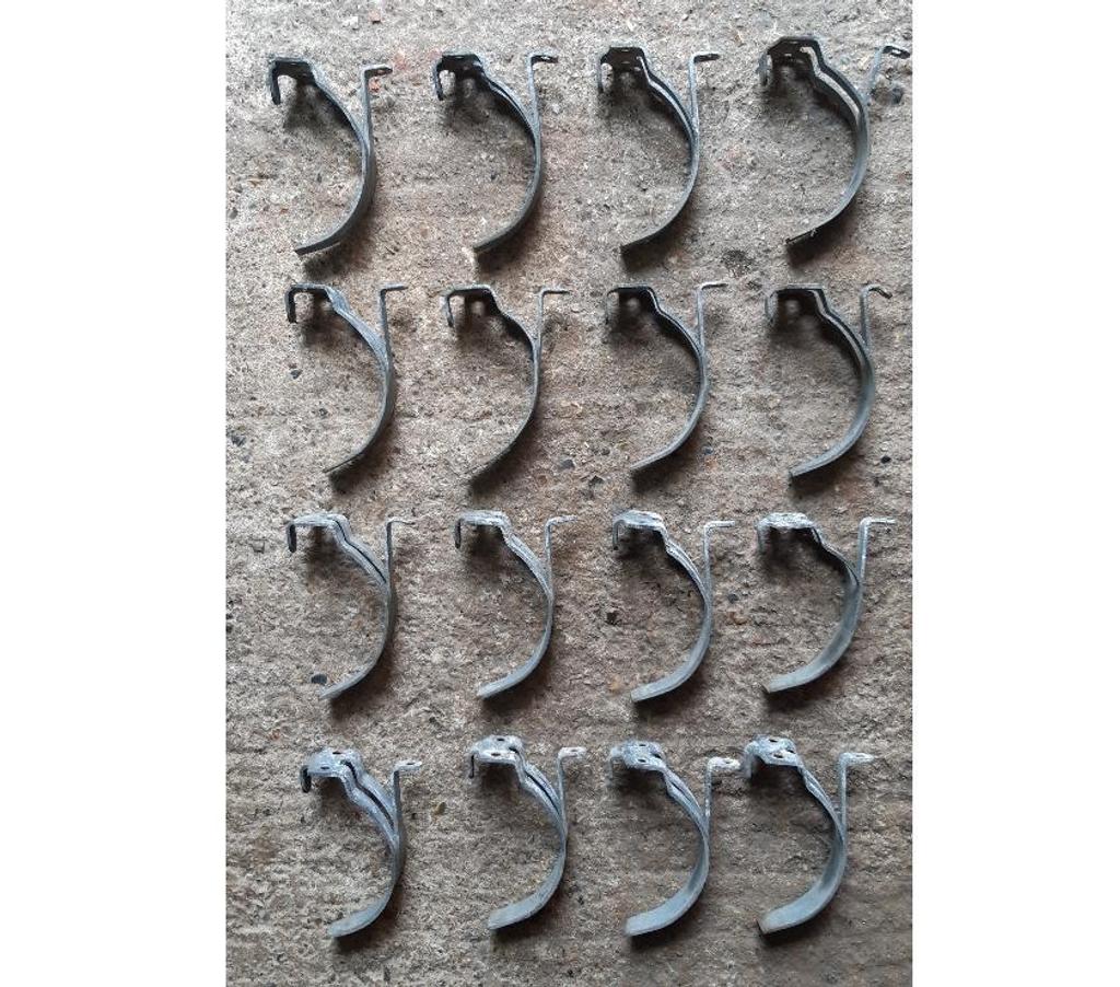 Garden, Outdoor & DIY Wokingham Ruscombe - Wokingham - Photos for Metal gutter brackets - job lot of 16