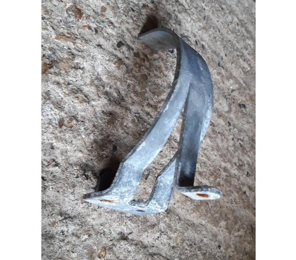 Garden, Outdoor & DIY Wokingham Ruscombe - Wokingham - Photos for Metal gutter brackets - job lot of 16