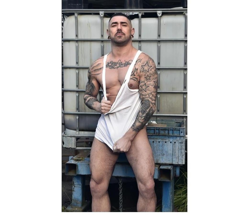 Gay massage Glasgow Hyndland - Glasgow - Photos for Massage and Fun!! Fit and masculine guy.