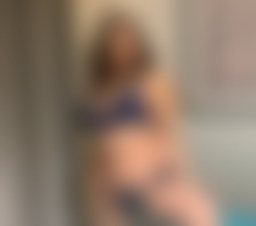 Escorts East London Commercial Road - East London - Photos for Sensual Scarlet Pasionate Petit Mature ultra sexy lady
