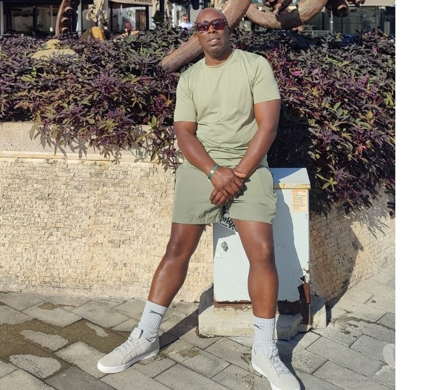  Gay massage Leicestershire Leicester - Photos for Leroy. Athletic, Muscular Build. J21 M1