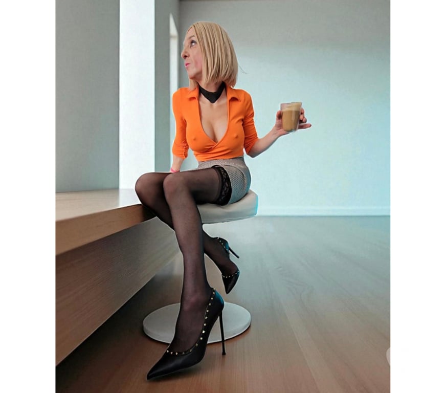 Trans Escorts Surrey Spelthorne - Photos for Sarah TV - English Trans - Incall & Outcalls