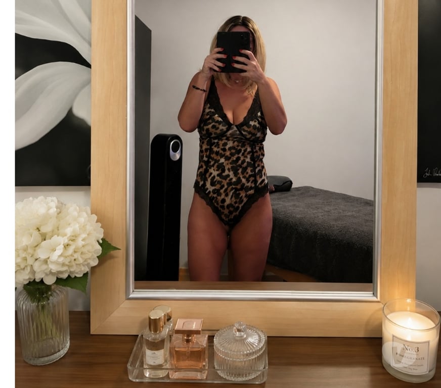 Adult Entertainment Merseyside Knowsley - Photos for Bee hairy ENGLISH milf £15 deal WhatsApp 07542899163