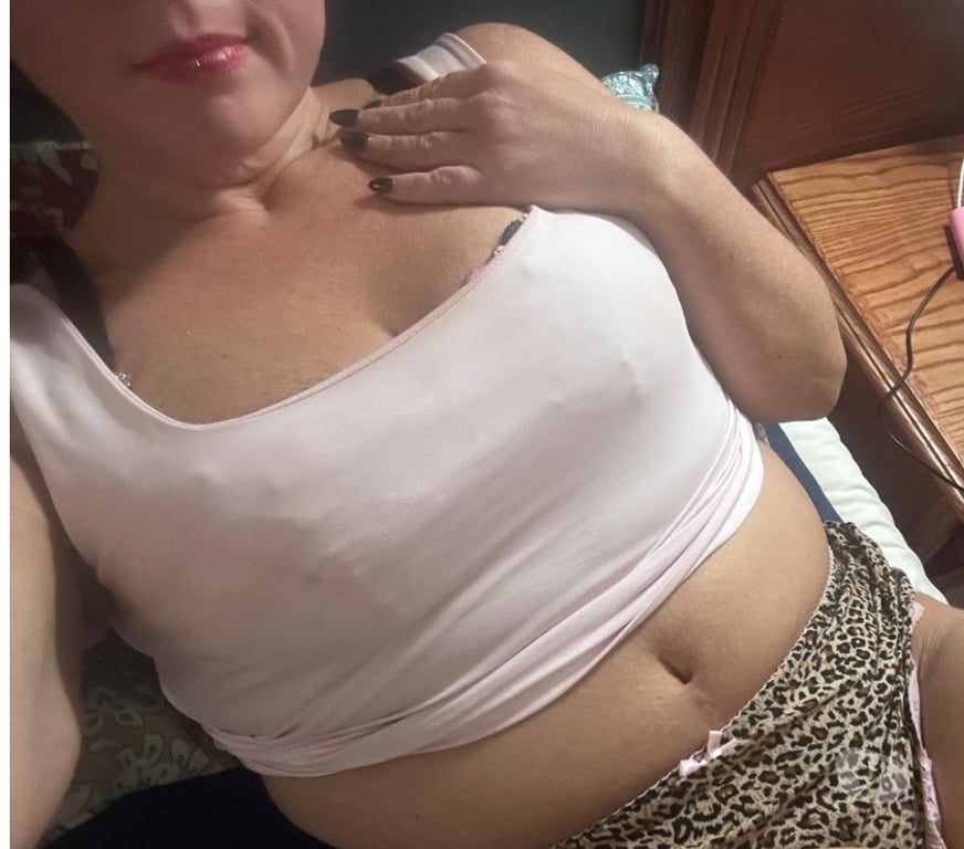Adult Entertainment Cardiff Cathays - Cardiff - Photos for Bee hairy ENGLISH milf £15 deal WhatsApp 07341198250