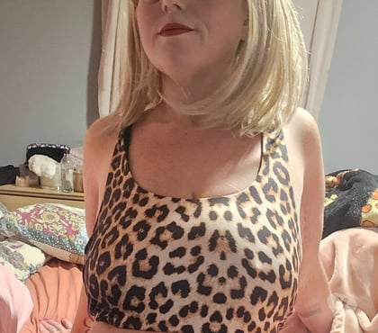Photos for Bee hairy ENGLISH milf £15 deal 07438831083 whatsapp