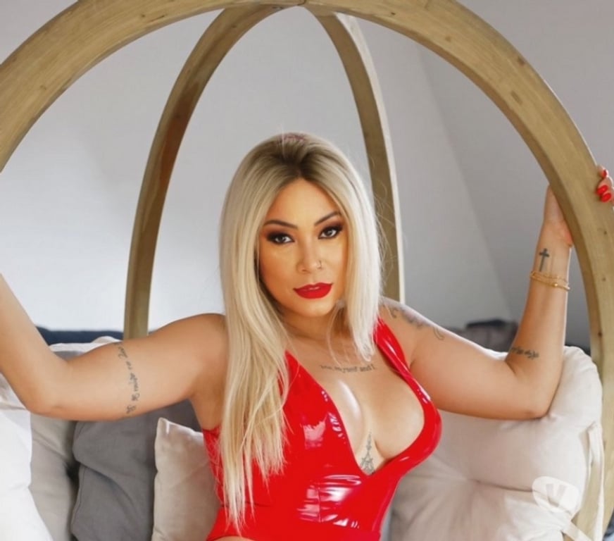 Escorts East London Canary Wharf - East London - Photos for Sarah XXL BUM in Canary Wharf