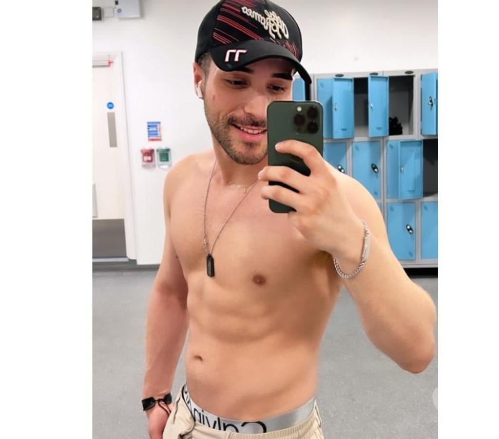  Gay massage West London Shepherd`s Bush Station - West London - Photos for GIORGIOs Masseur Back November 28th +447564230898