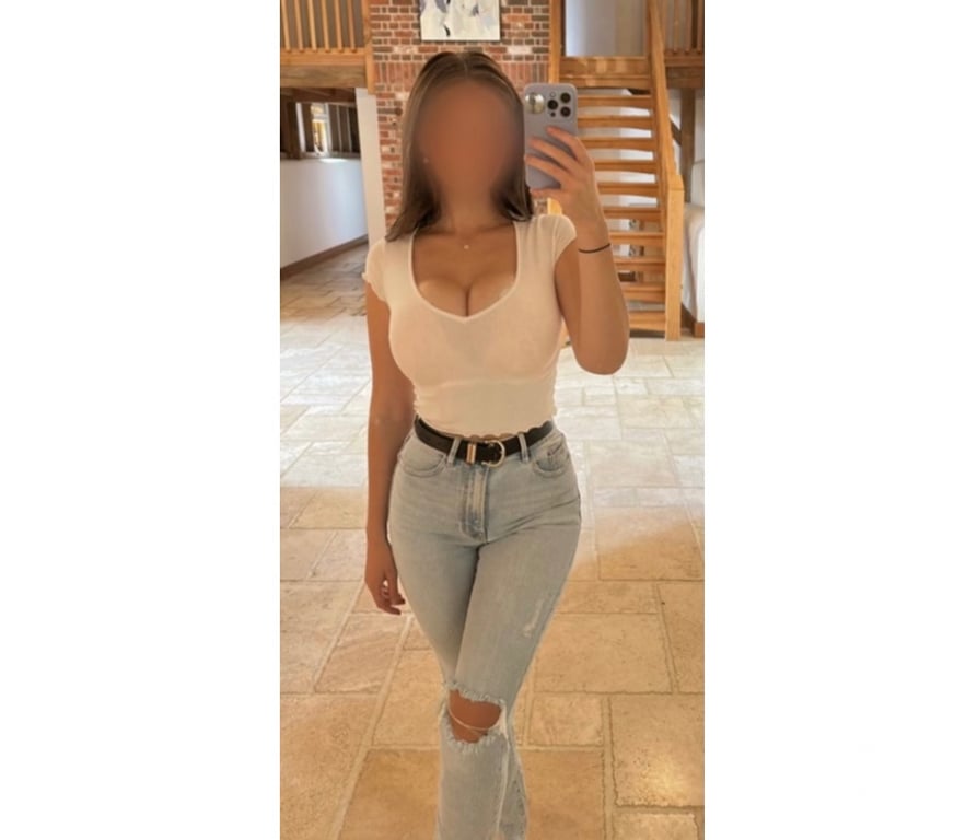 Escorts West Yorkshire Leeds - Photos for English Abbie brunette companion