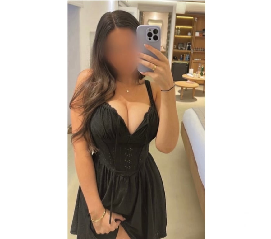 Escorts West Yorkshire Leeds - Photos for English Abbie brunette companion