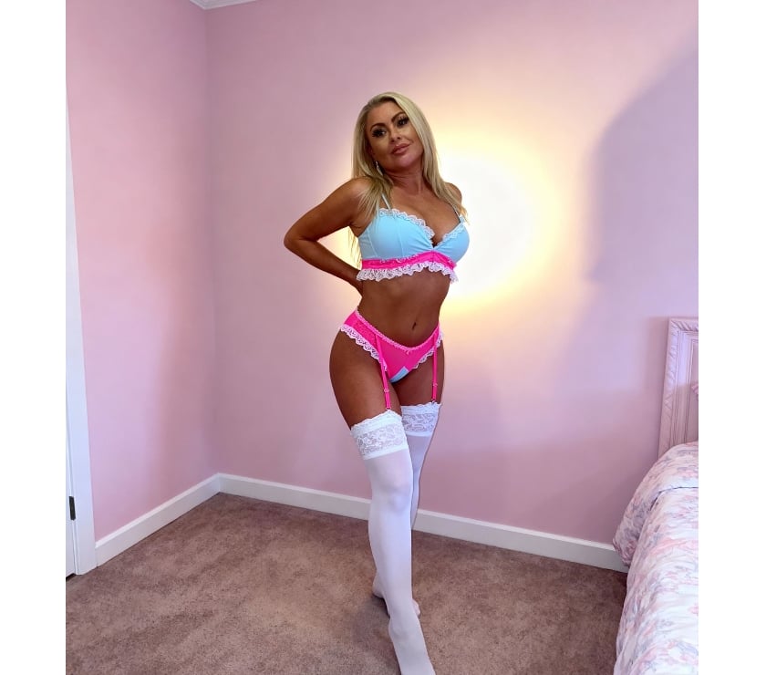 Escorts Cardiff Grangetown - Cardiff - Photos for 100% English, Sexy Curvy Jessica