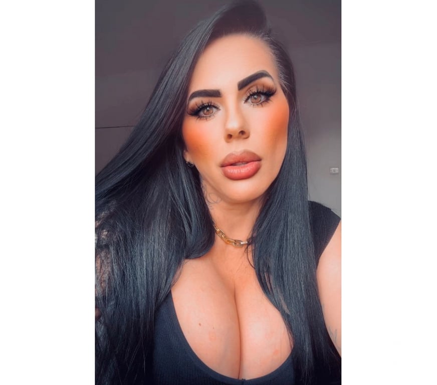 Escorts South West London Streatham - South West London - Photos for 👑 A Soft Escape with a Curvaceous Soul 💎