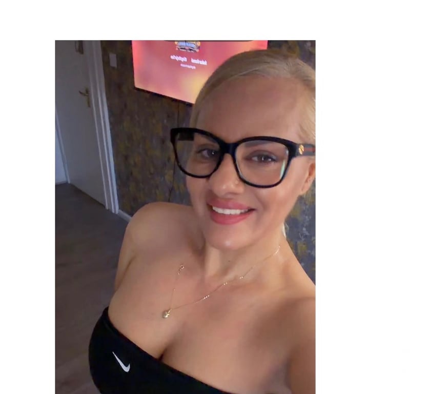 Escorts Hertfordshire North Hertfordshire - Photos for Sexy Milf Suzy New Girl In The Townw