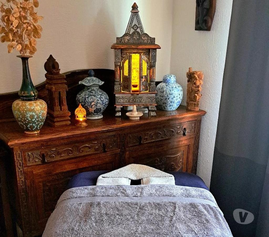 Full body massage West Midlands Birmingham - Photos for Male Therapist for a Relaxing Holistic Full Body Massage