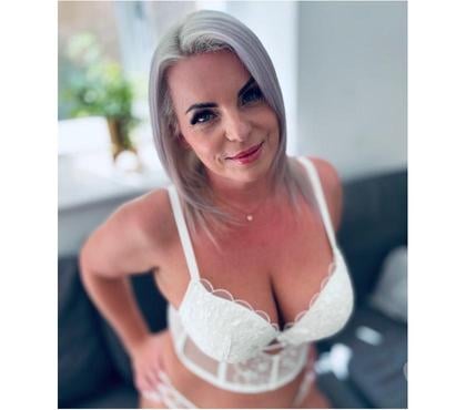  Escorts & Erotic Massage Reading Town Centre Reading - Photos for 💗Luna is here again for short term!💗