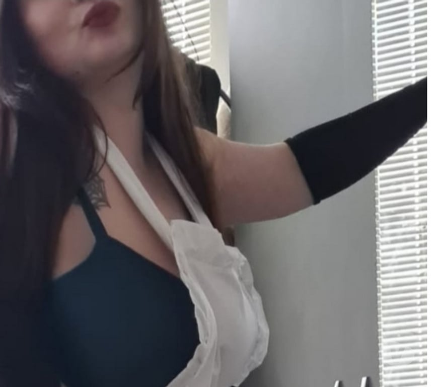 Escorts Merseyside Liverpool - Photos for Sarah qualified masuese.Teasing...Massage! only here.
