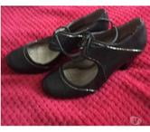 Ladies Black Shoes size 5 with Laces