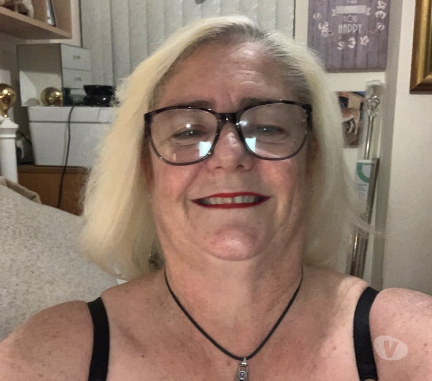 Adult Entertainment Slough Slough Town Centre - Slough - Photos for Busty milf looking for friends