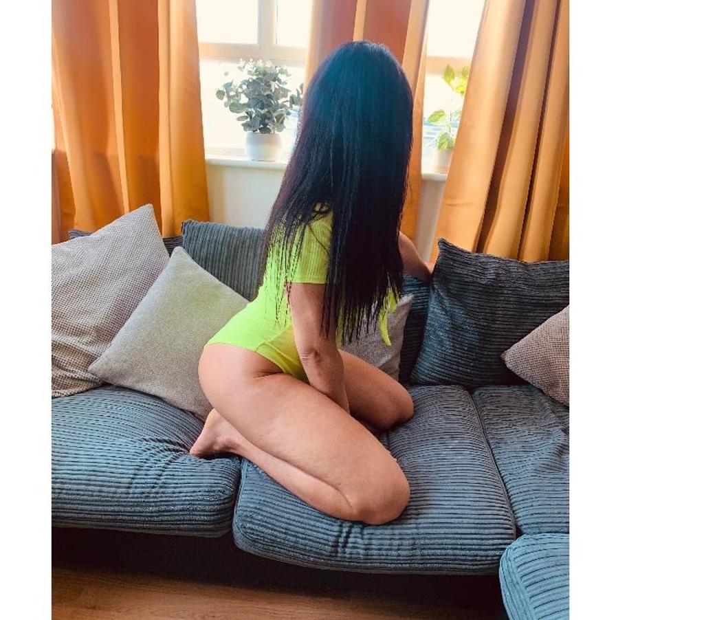 Escorts Wiltshire Swindon - Photos for Relaxing escape with a friendly girl.