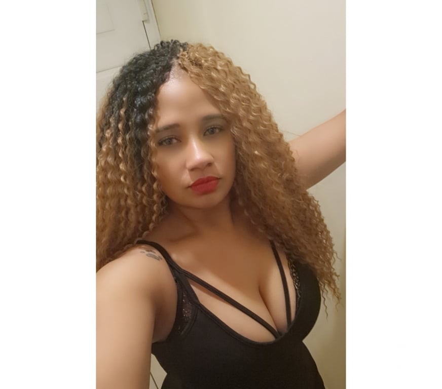 Escorts Edinburgh Edinburgh - Edinburgh - Photos for Anny Caribbean relaxing massage oíl and gel