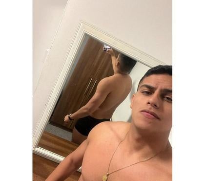 Gay escorts Dartford Town Centre Dartford - Photos for ALYSON YOUNG 19 AGE TOP