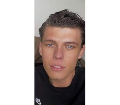 Gay escorts Burnley Town Centre Burnley - Photos for Tanned fun lad here