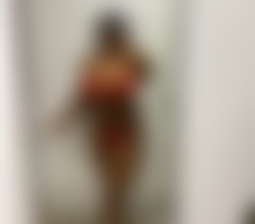 Escorts West London Hillingdon - Photos for young,curvy and elegant babe for your pleasure