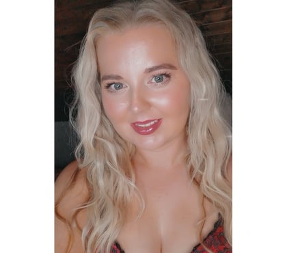 Photos for Blonde British Babe next door - B G content offer available